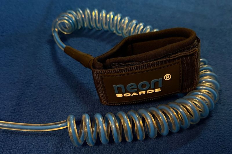 neon x7 paddleboard nafukovací leash na nohu